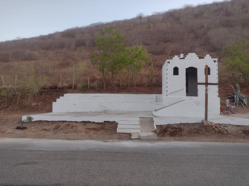 Antigamente existia neste local uma capelinha construída por escravos