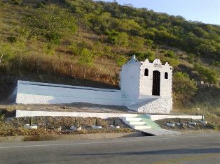 Antigamente existia neste local uma capelinha construída por escravos